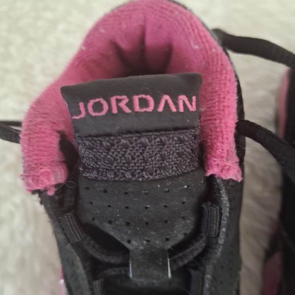 Girl's Jordan Black and Pink High-Top Sneakers Size 6c. - Picture 5 of 8